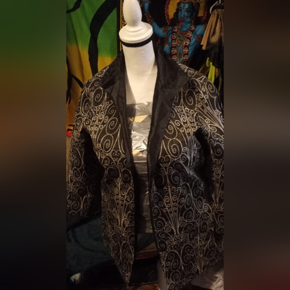 Drag Black and White Swirl Pattern Jacket